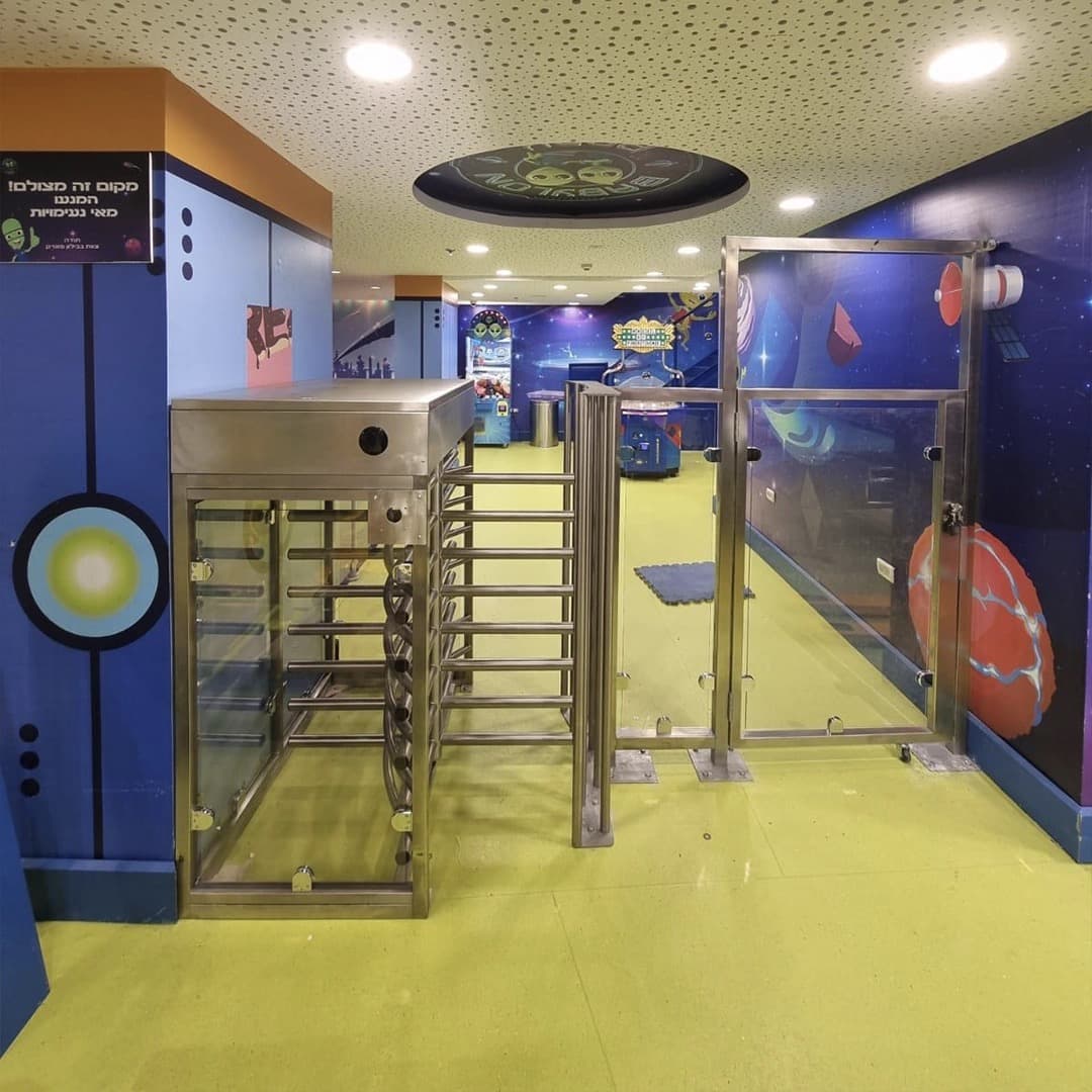 Gatestile Three-Quarter Turnstile in a rotor & housing detail setting, deployment visualization