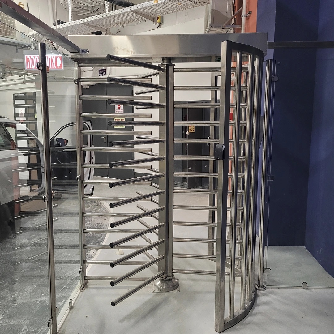Gatestile Full-Height Turnstile: Logistics warehouse, Edison, NJ