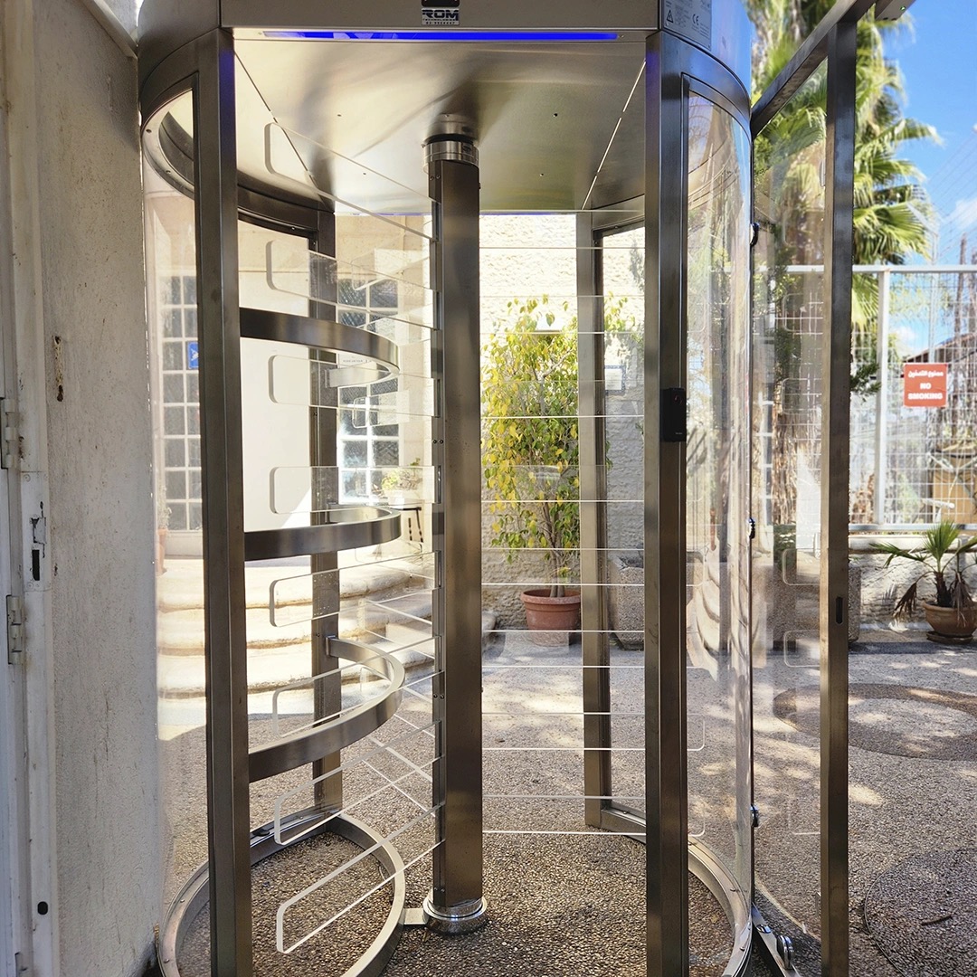 Gatestile Glass Rotating Turnstile: Bank headquarters lobby, Manhattan, NY